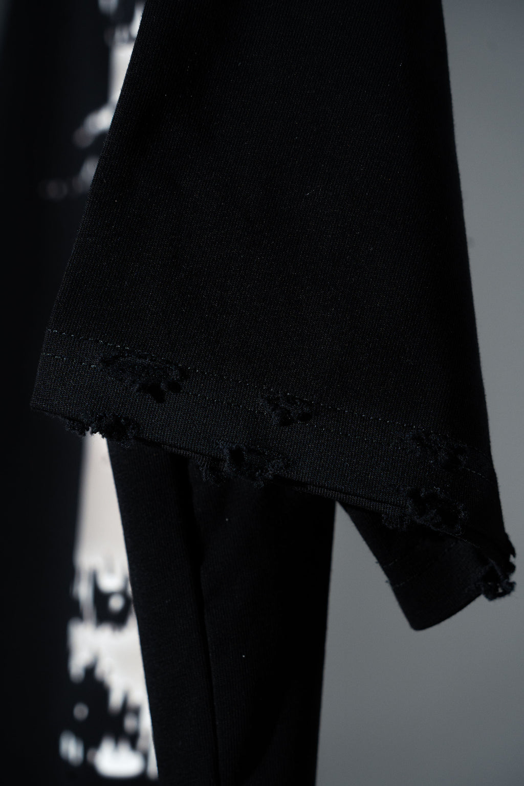 OVERSIZED MEN'S T-SHIRT - "SCARRED" DISTRESSED