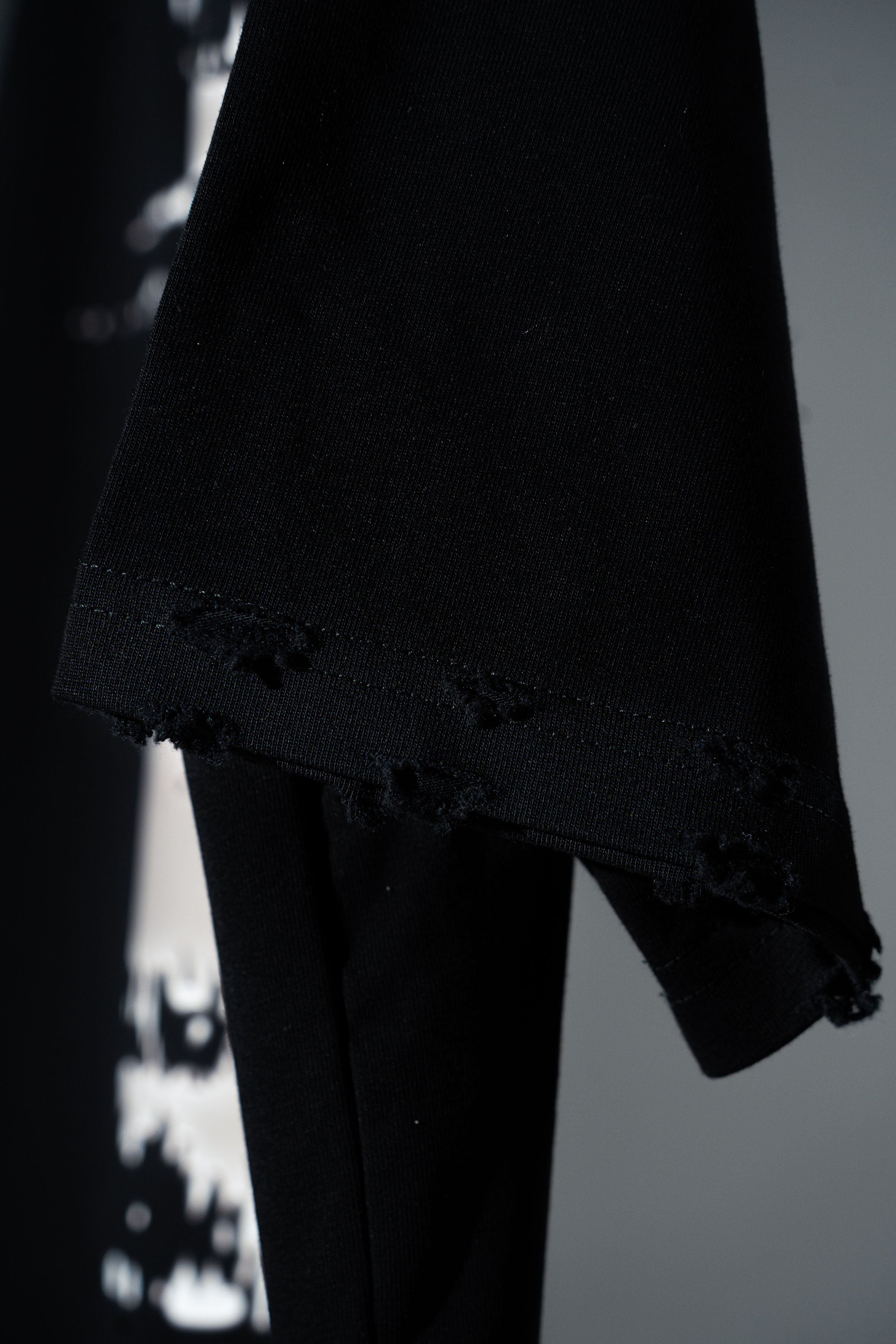 OVERSIZED MEN'S T-SHIRT - "SCARRED" DISTRESSED